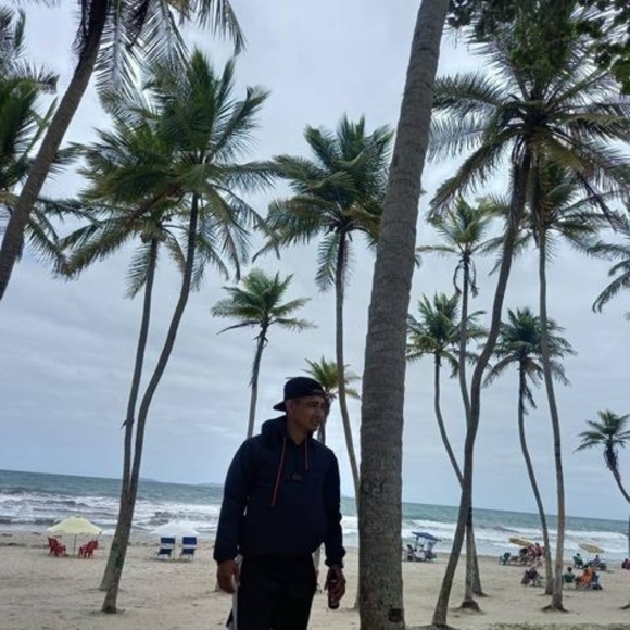 Profile Picture of Carlos Luis (@xcarlosluis) on Poshmark