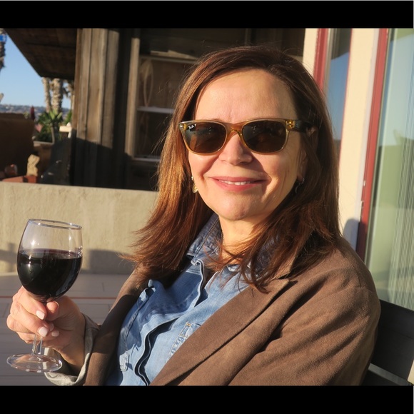 Profile Picture of Nada Karas (@nrkaras) on Poshmark