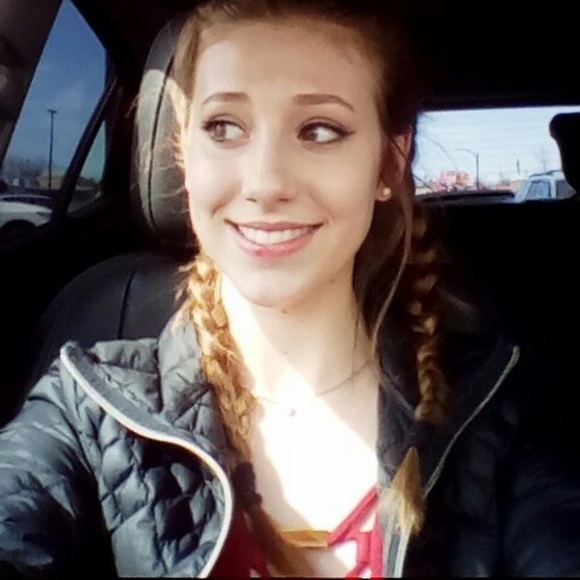 Profile Picture of Ariel Booth (@skullbiter823) on Poshmark