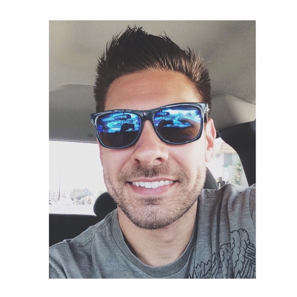 Profile Picture of Erik Mäki (@erimak30) on Poshmark
