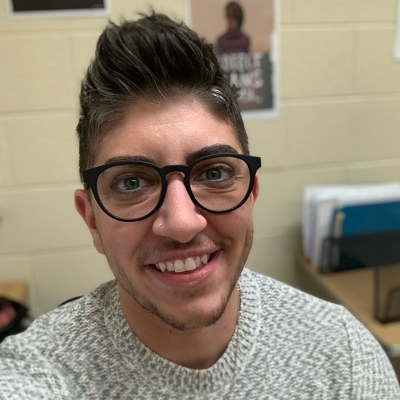 Louis Manziano - Poshmark Profile Picture of Louis Manziano (@loumanz) on Poshmark