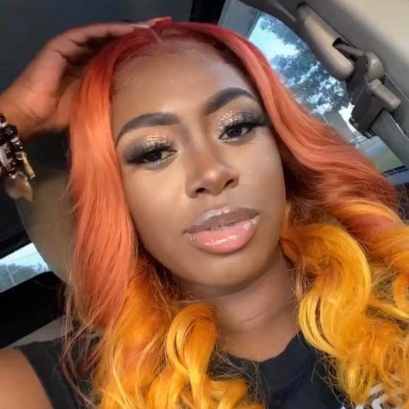 Profile Picture of Adia Adia (@adiaaaaaa) on Poshmark