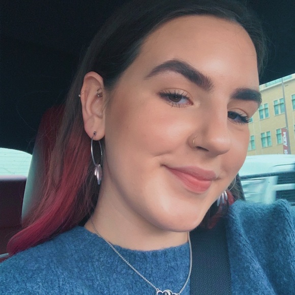 Profile Picture of Alex Mclain (@amclain98) on Poshmark