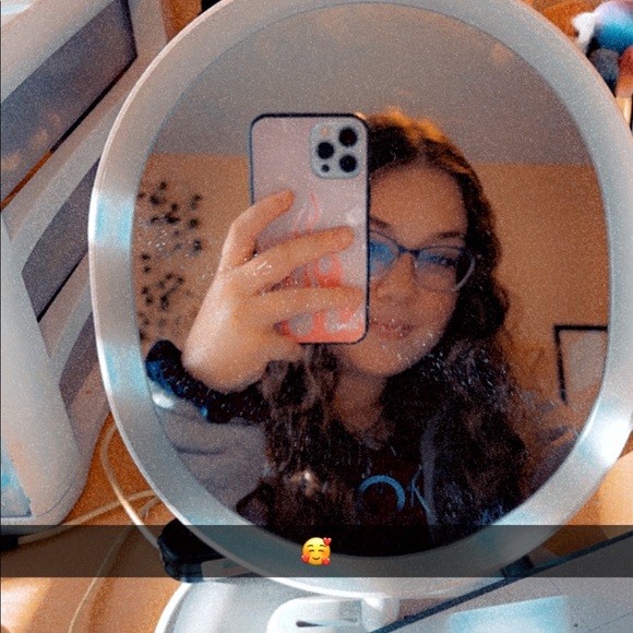 Profile Picture of Hannah Colling (@hannah_colling) on Poshmark