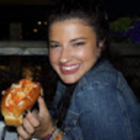 Profile Picture of Mary Bekavac (@marybekavac) on Poshmark