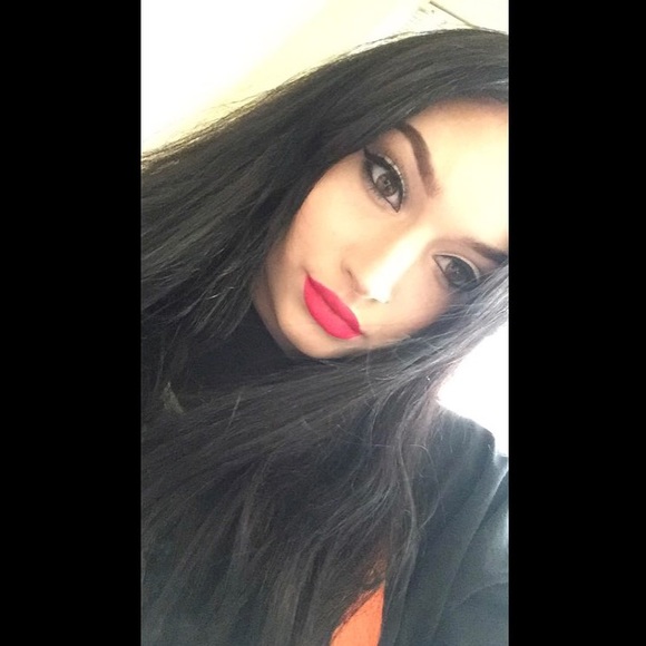 Profile Picture of Sarah Izenman (@sarahleahhh) on Poshmark