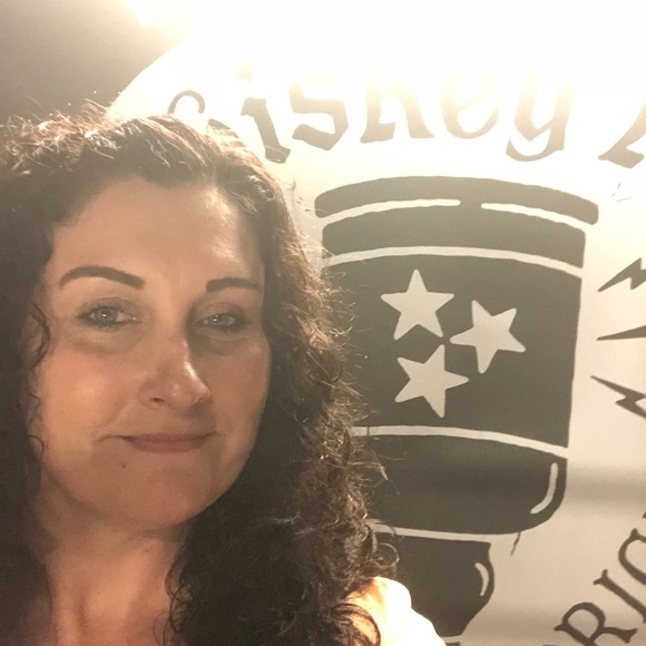 Profile Picture of Amber Schiller (@amberschiller) on Poshmark