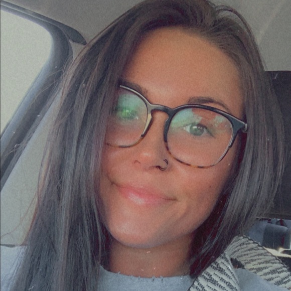 Profile Picture of Madison Mcconahay (@madisonmcconaha) on Poshmark