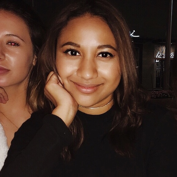 Profile Picture of Desmarias Mccloney (@desmarias) on Poshmark