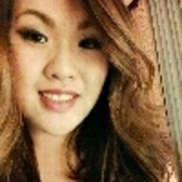 Profile Picture of Vanessa Ng (@vanng103) on Poshmark