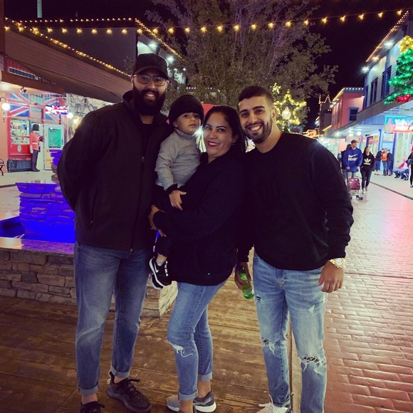 Profile Picture of Daved Cruz (@davedcf) on Poshmark