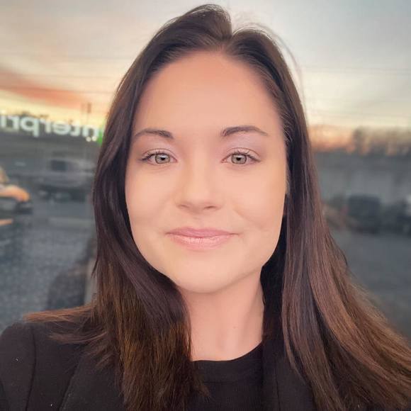 Abbey Chimileski - Poshmark Profile Picture of Abbey Chimileski (@abbeychimileski) on Poshmark