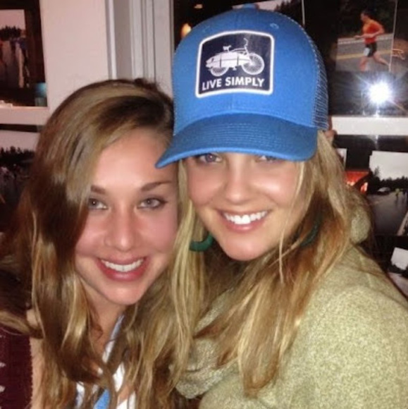 Profile Picture of Tia Parady (@paradytia) on Poshmark