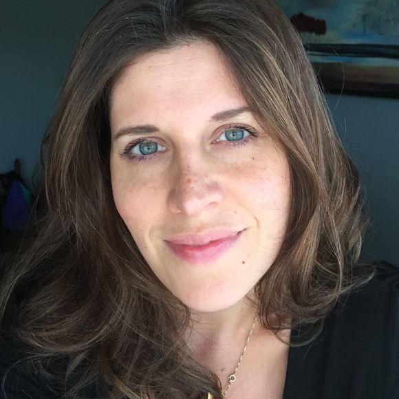 Profile Picture of Dionne Sellinger (@dionnesellinger) on Poshmark