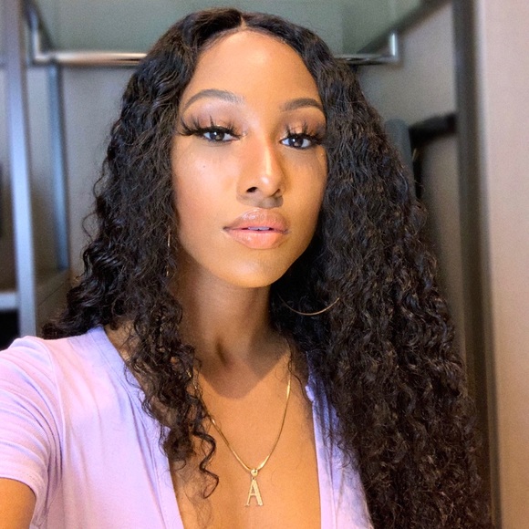 Profile Picture of Tyesha Draughn (@tyeshadraughn) on Poshmark