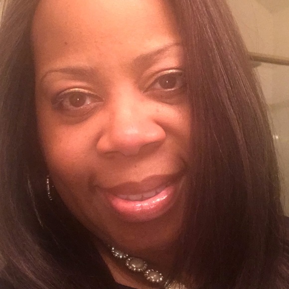 Profile Picture of Cassandra Coats (@cassandra_coats) on Poshmark