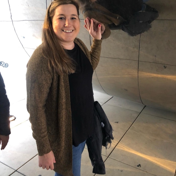 Profile Picture of Arielle Goralski (@ariellegoralski) on Poshmark