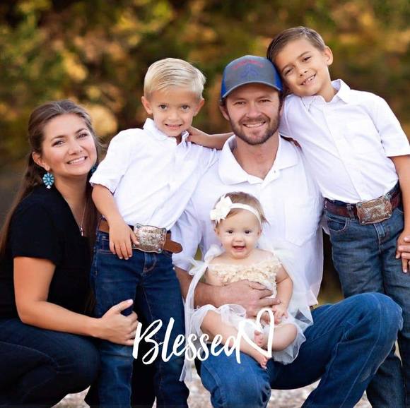 Profile Picture of Amanda Hicks (@amandahicks10) on Poshmark