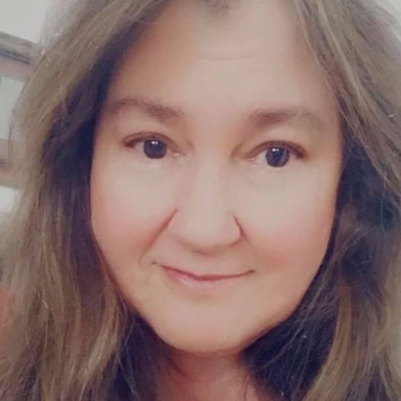 Profile Picture of Karen Weghorst (@kmweghorst) on Poshmark