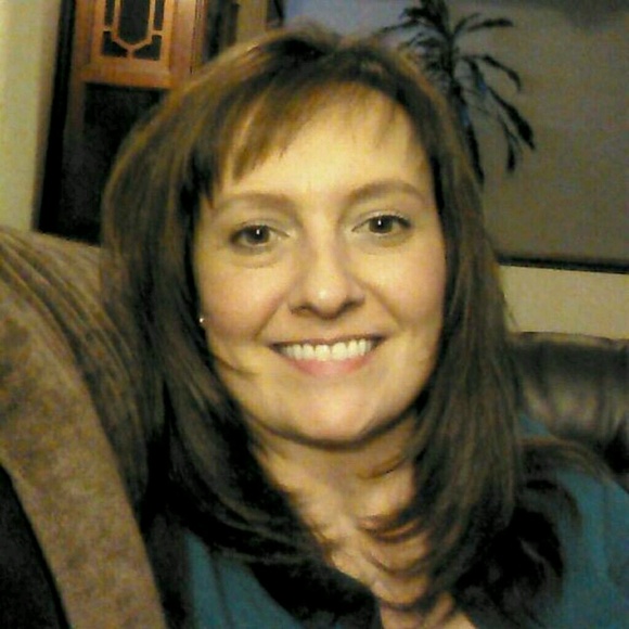 Profile Picture of Sandra Neelands (@neelandss) on Poshmark