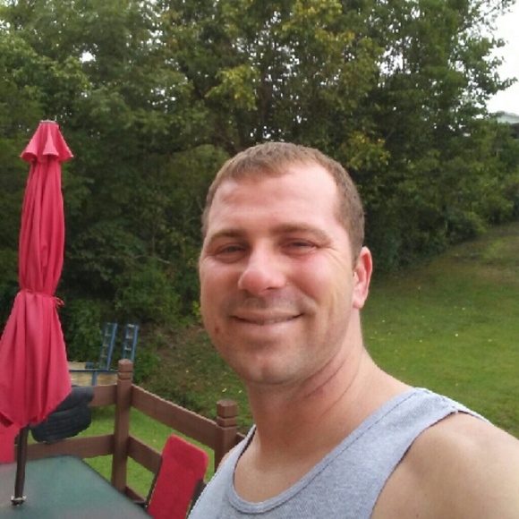 Profile Picture of Chris Tipton (@vols33) on Poshmark