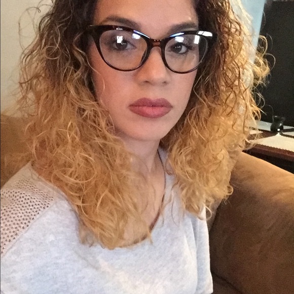 Profile Picture of Laurie Kolin (@laurie_81) on Poshmark