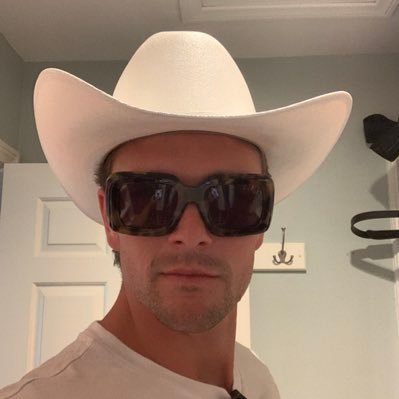 Profile Picture of Disco Daddy (@SnedegarJohn) on Twitter