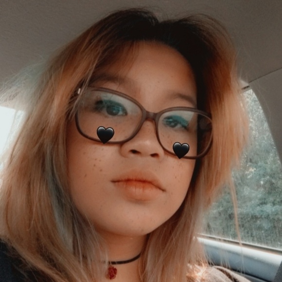 Profile Picture of Ava Nguyen (@avawin227) on Poshmark