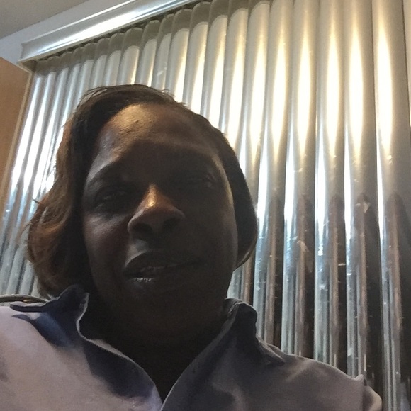 Profile Picture of Shirlon Selmer (@shirlon) on Poshmark