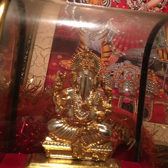 Profile Picture of Meena Meena (@ranjameena) on Poshmark