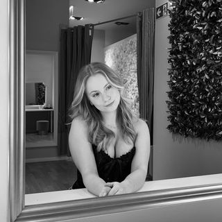 Profile Picture of Janet | 18 y/o (@janet_2112002) on Instagram