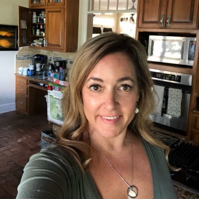 Profile Picture of Miranda Luke (@DaddysMoon) on Twitter