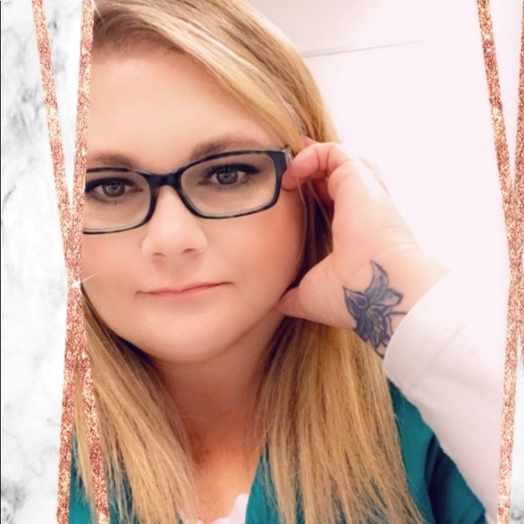 Profile Picture of Dani Timmreck (@danitimmreck76) on Poshmark