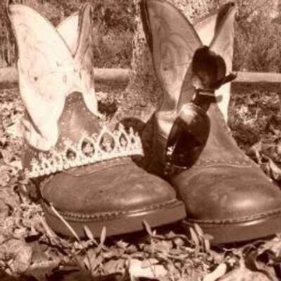 Profile Picture of Lori Hayes (@Lorihoney201) on Twitter