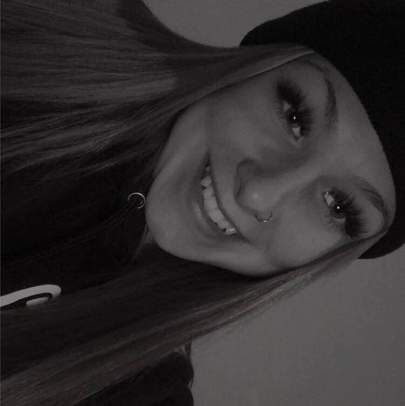 Profile Picture of Jaeda Gilroy (@jaedagilroy) on Poshmark