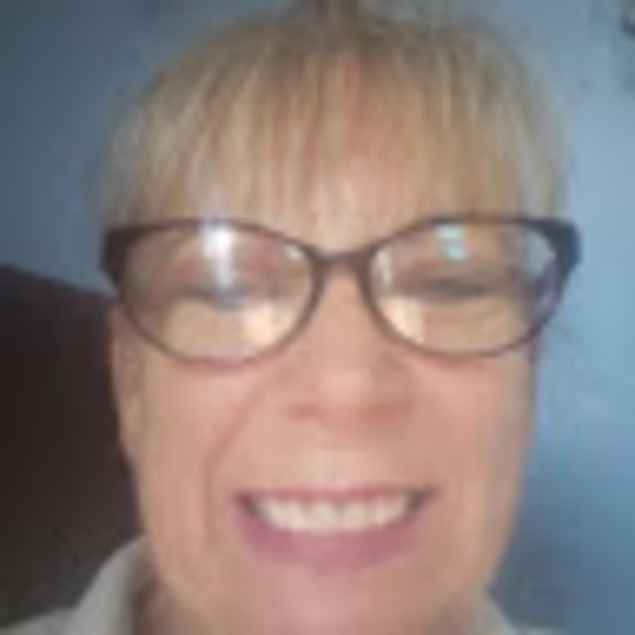 Profile Picture of Debbie Forsgren (@debbieforsgren) on Poshmark