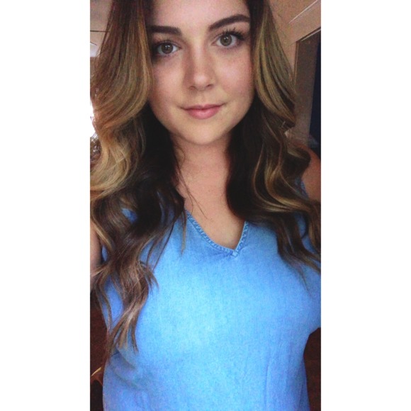 Profile Picture of Monique Migneault (@moniquemig) on Poshmark