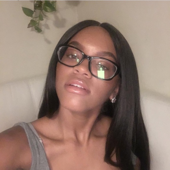 Profile Picture of Alexis Coden (@beautybabe101) on Poshmark