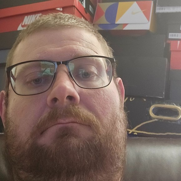 Profile Picture of Daniel Sharp (@fred_sharp) on Poshmark