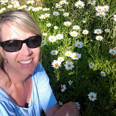 Profile Picture of Cheri Montgomery (@timelessbuttons) on Twitter