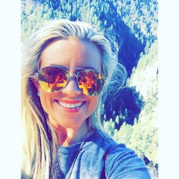 Profile Picture of Brittni Rawdon (@brittnirawdon) on Poshmark