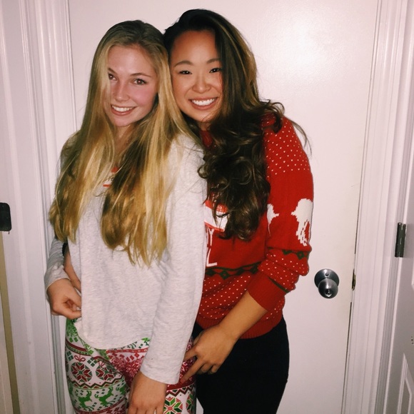 Profile Picture of Olivia Devoe (@oliviandrea) on Poshmark
