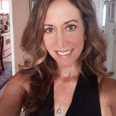 Profile Picture of Alicia Lara (@AliciaLaraLA) on Twitter