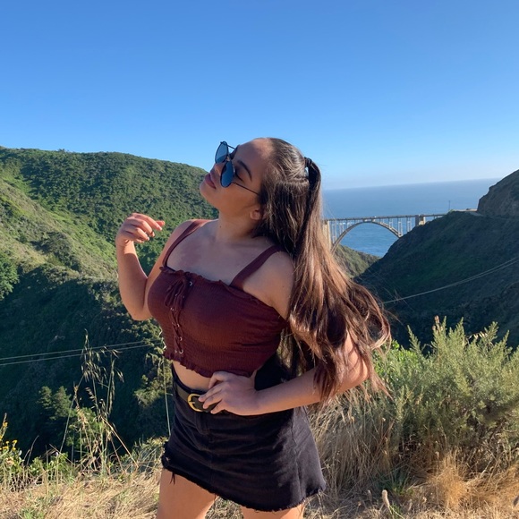 Profile Picture of Danielle Gee (@danigee2) on Poshmark