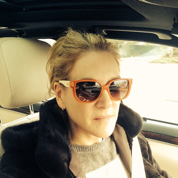 Profile Picture of Joanne Handler (@jhphoto) on Poshmark