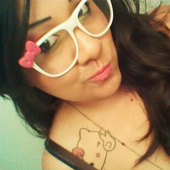 Profile Picture of Michelle Pyle (@m_pyle) on Poshmark