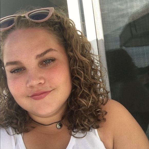 Profile Picture of Jenna Tarson (@jennatarson) on Poshmark