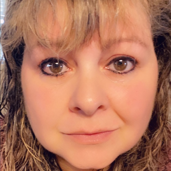 Profile Picture of Carrie Stockbridge (@carriestockbrid) on Poshmark