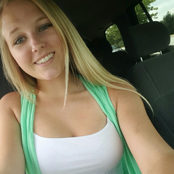 Taylor Bondeson - Poshmark Profile Picture of Taylor Bondeson (@tbondeson) on Poshmark