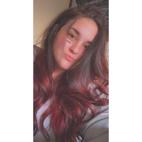 Profile Picture of Leigha Bruning (@leighabruning) on Poshmark